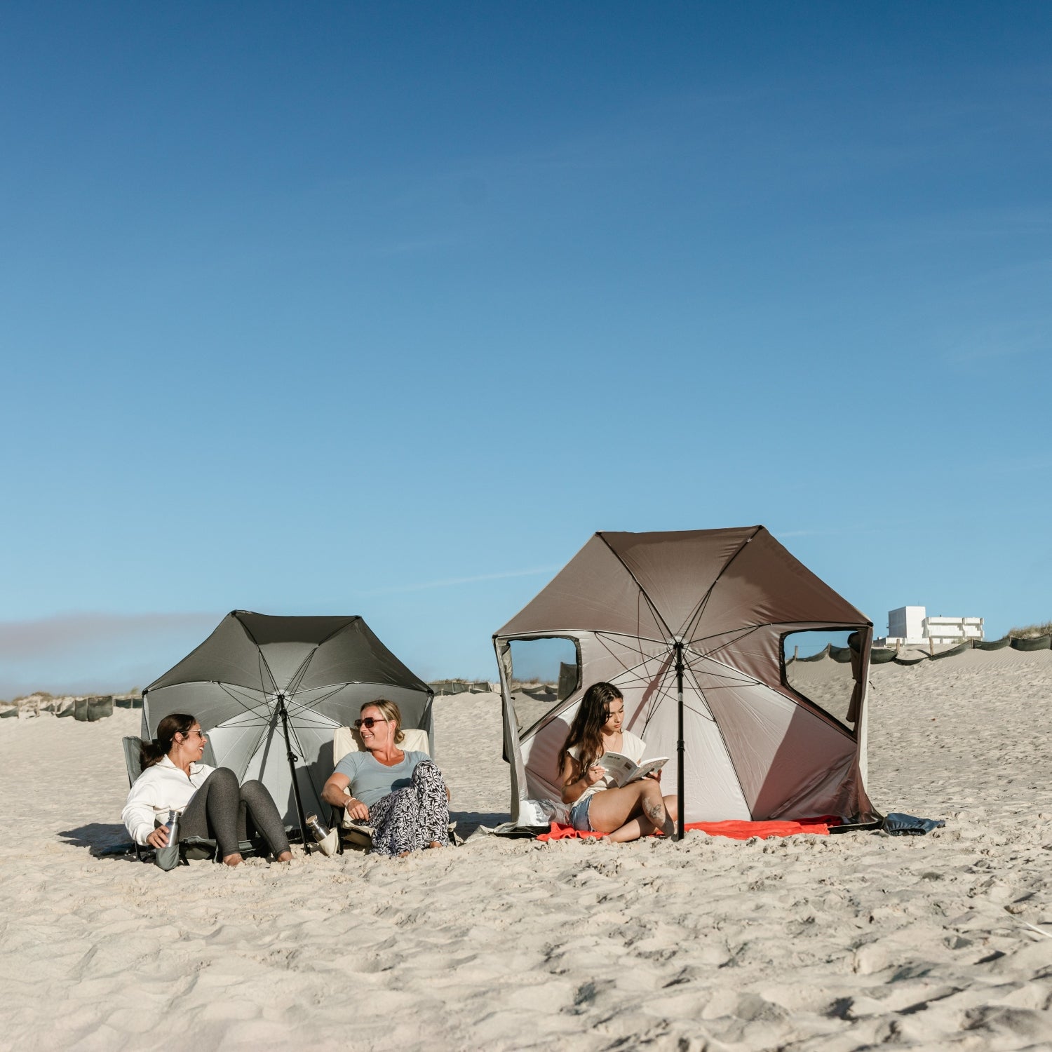 VirtuFit Beach Parasol With Windshield - Black