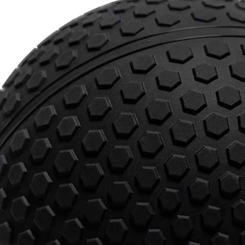 Detailopname van het oppervlak van de VirtuFit Slam Ball met focus op het duurzame rubber en de antislip textuur.