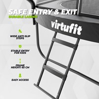 Detailopname van de stevige trampoline ladder van de VirtuFit Premium Trampoline 305 cm met brede anti slip treden en een framehoogte van 65 cm.