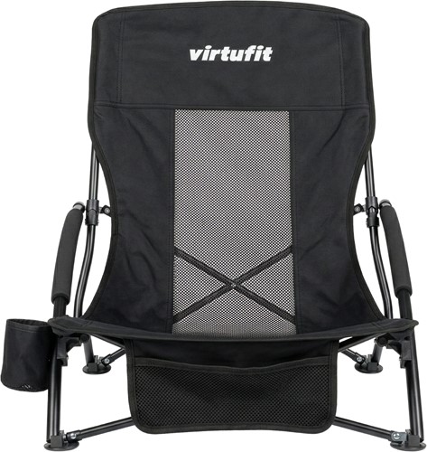 Vooraanzicht van de VirtuFit Foldable Beach Chair met ergonomische armleuningen en stevig frame.